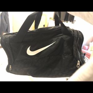 large nike duffel, like new